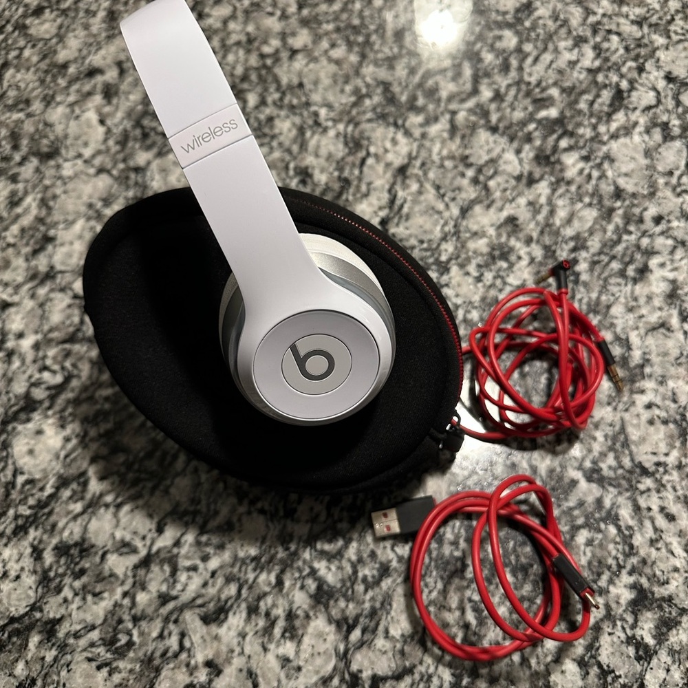 Beats Solo 2 Wireless Headphones